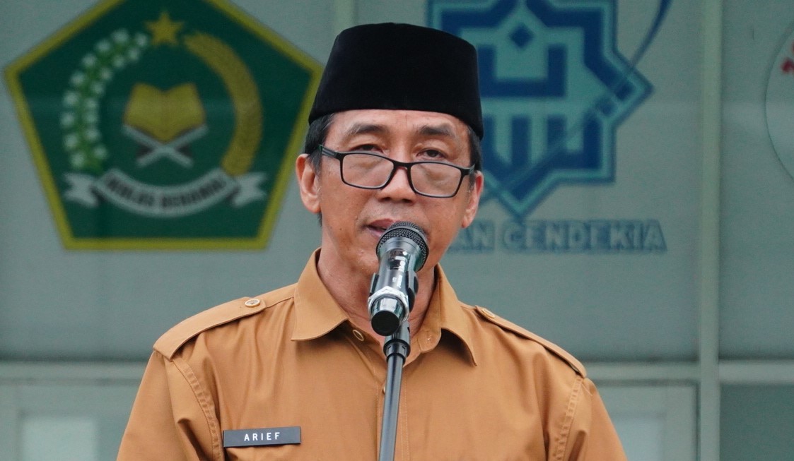Gubernur Jambi yang Diwakili Asisten 1 Jadi Pembina Upacara Hari Guru Nasional di MAN Insan Cendekia Jambi