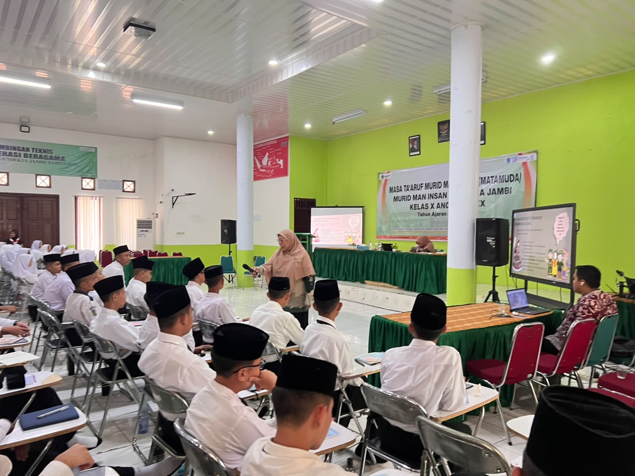 Agung Suciati Tanamkan Semangat Cinta Tanah Air dan Toleransi kepada Murid Baru