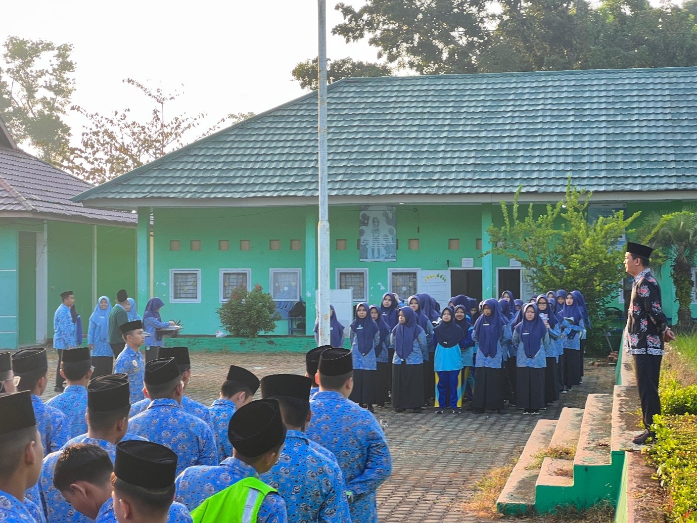 Apel Pagi Penuh Makna: Penguatan Disiplin Ibadah dan Semangat Berkurban di MAN Insan Cendekia Jambi