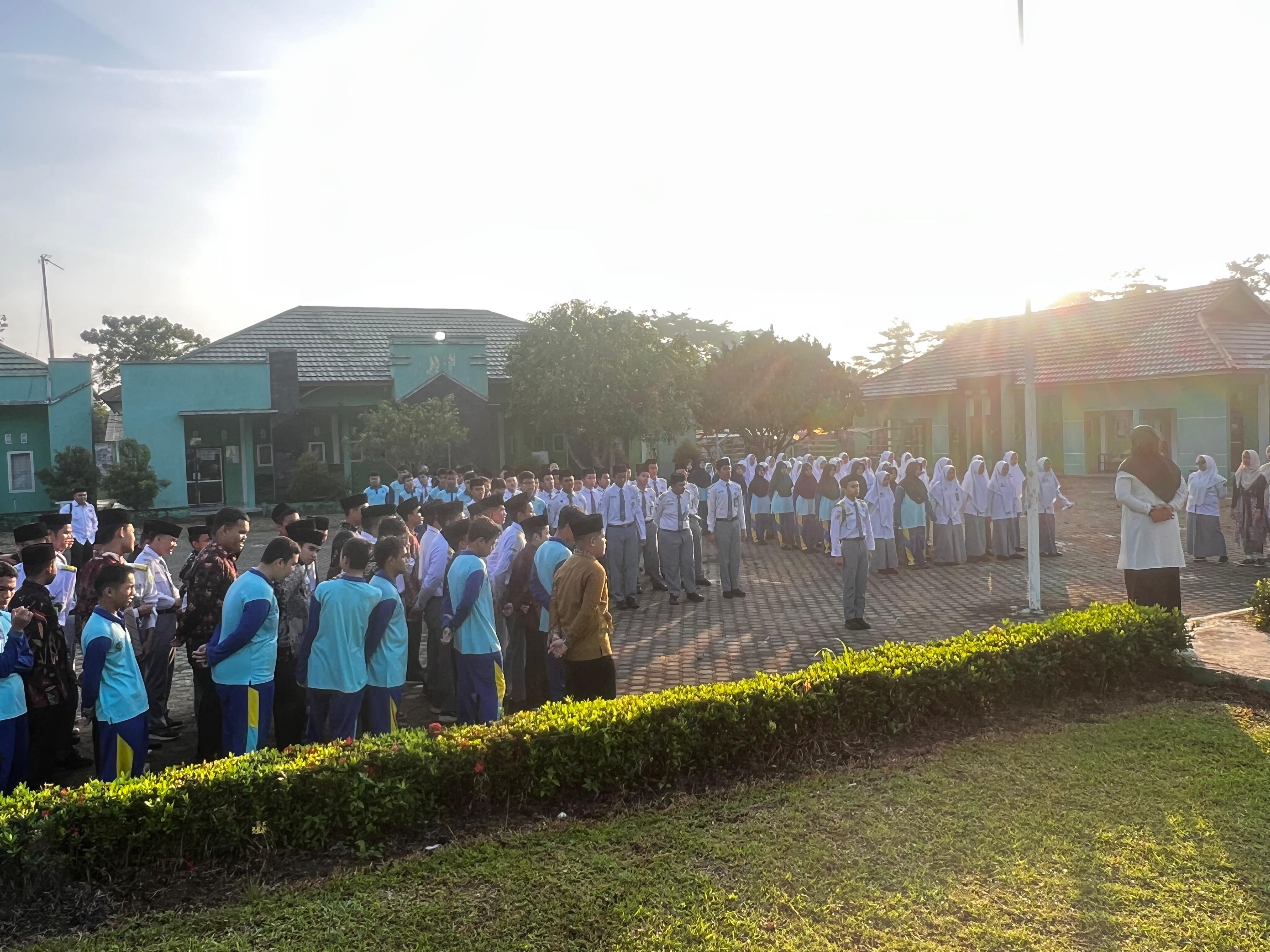 Apel Selasa Penuh Motivasi, Waka Akademik MAN IC Jambi Tekankan Kesiapan Formatif dan Manajemen Waktu Murid