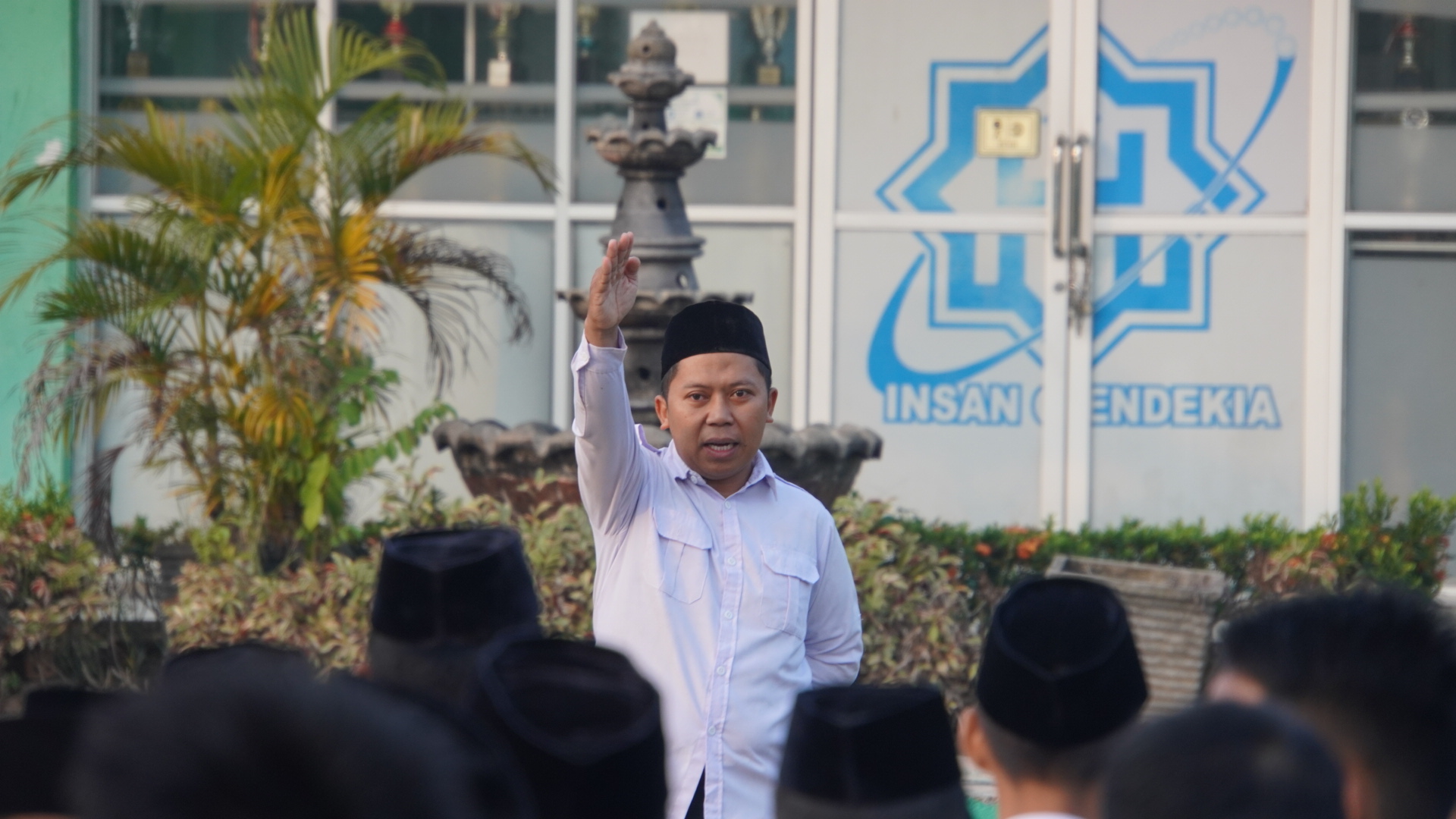 Bukan Sekadar Rapi! Waka Kesiswaan MAN IC Jambi, Disiplin Berpakaian Cermin Integritas Murid Boarding