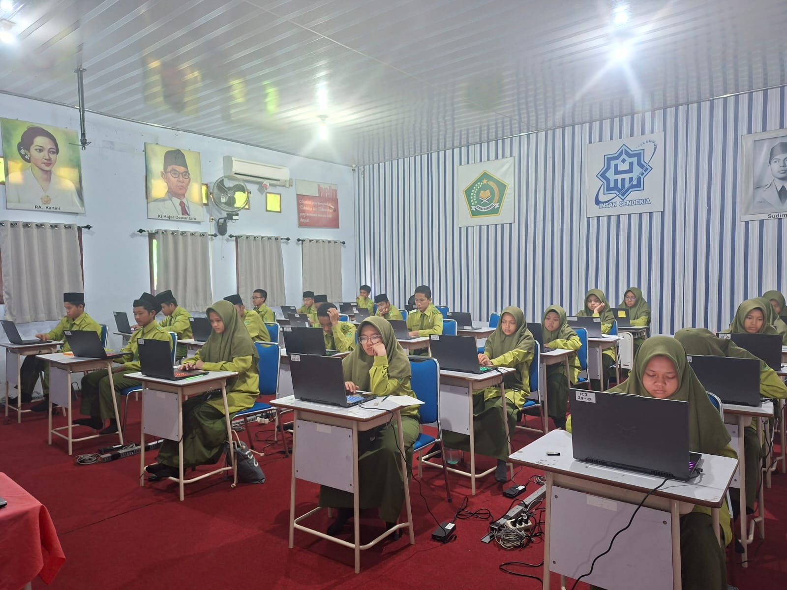 Hari Ketiga Pelaksanaan TPB, Murid Kelas X-3 MAN IC Jambi Antusias Menguji Kompetensi