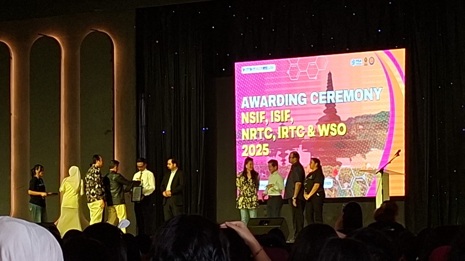 Kepala MAN Insan Cendekia Jambi Hadiri Penutupan Ajang Inovasi dan Riset Internasional di Bali