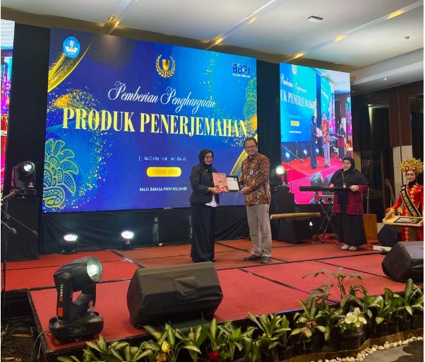 Maryana dari MAN IC Jambi Raih Penghargaan  Penerjemah Buku Anak Berbahasa Daerah