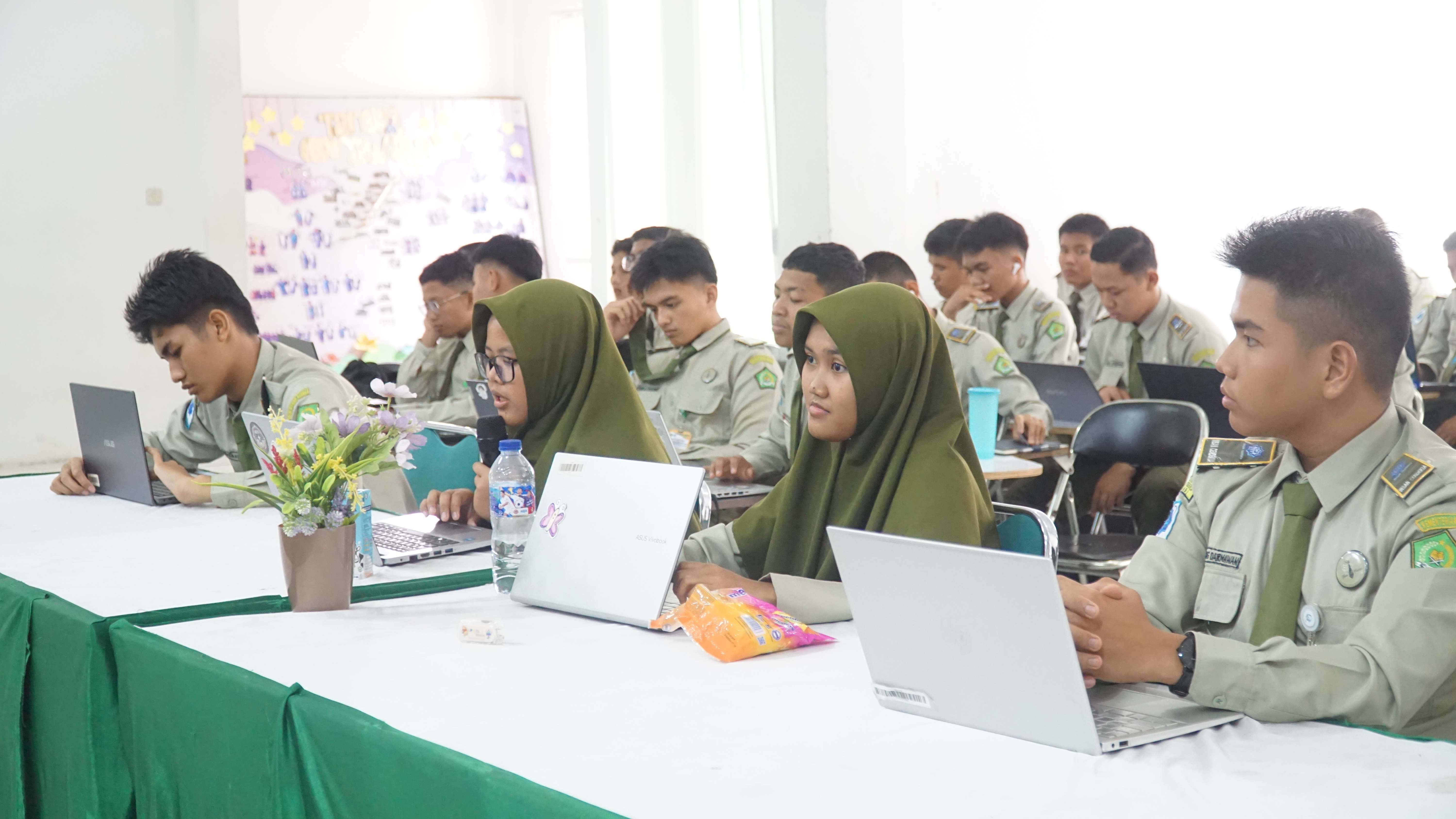 Refleksi dan Rencana: Rapat Pleno MPS Bahas Laporan OSIS