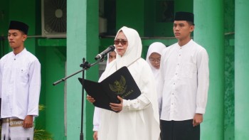 Apel Peringatan Hari Santri 2025 di MAN IC Jambi Berlangsung Tertib dan Hikmat