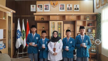 Apresiasi Kamar Terbersih, Kepala MAN IC Jambi Hadirkan Siswa di Lapangan Upacara