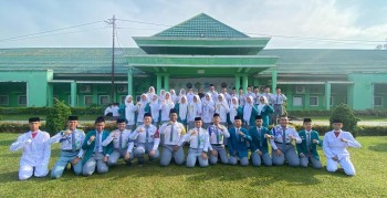 Teladani Akhlak Rasulullah, OSIS MAN IC Jambi Sukses Gelar Upacara Bendera