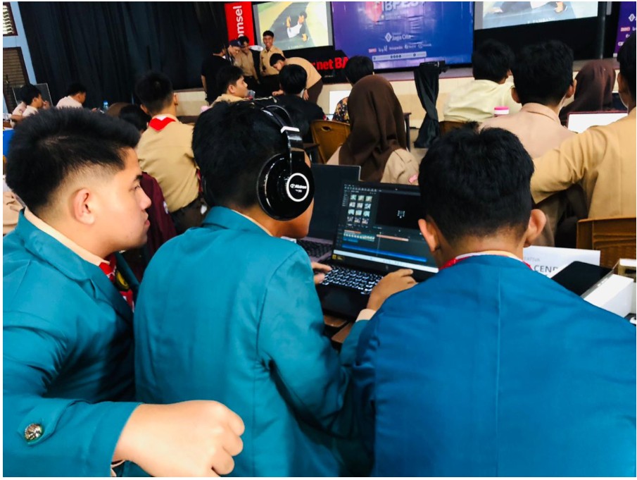 Tim Creativa MAN Insan Cendekia Jambi Raih Juara Favorit di Internet BAIK Fest Series 10