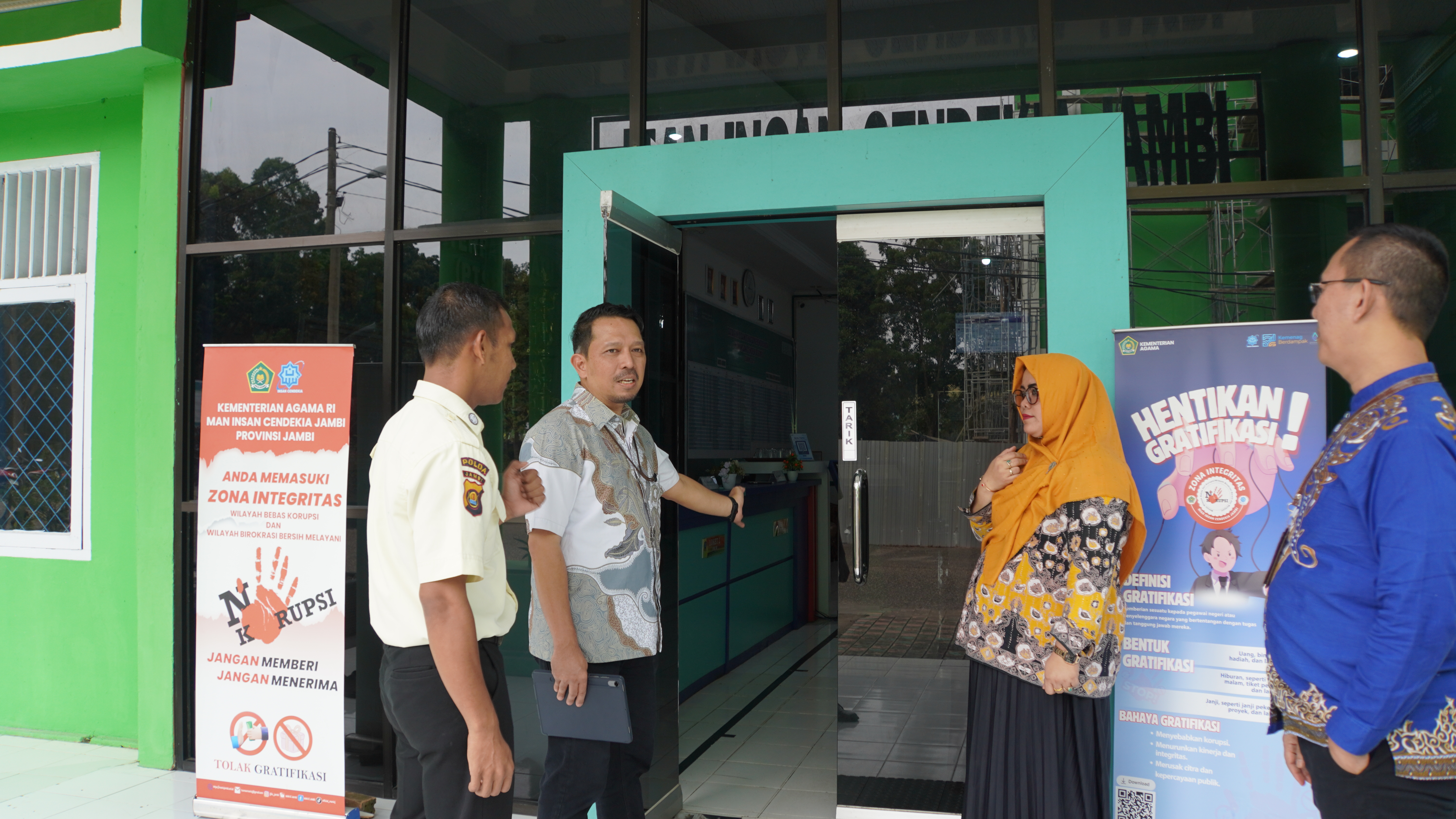 Tim Evaluator Itjen Kemenag RI Memberikan Arahan dan Praktik Intensif Penataan Layanan
